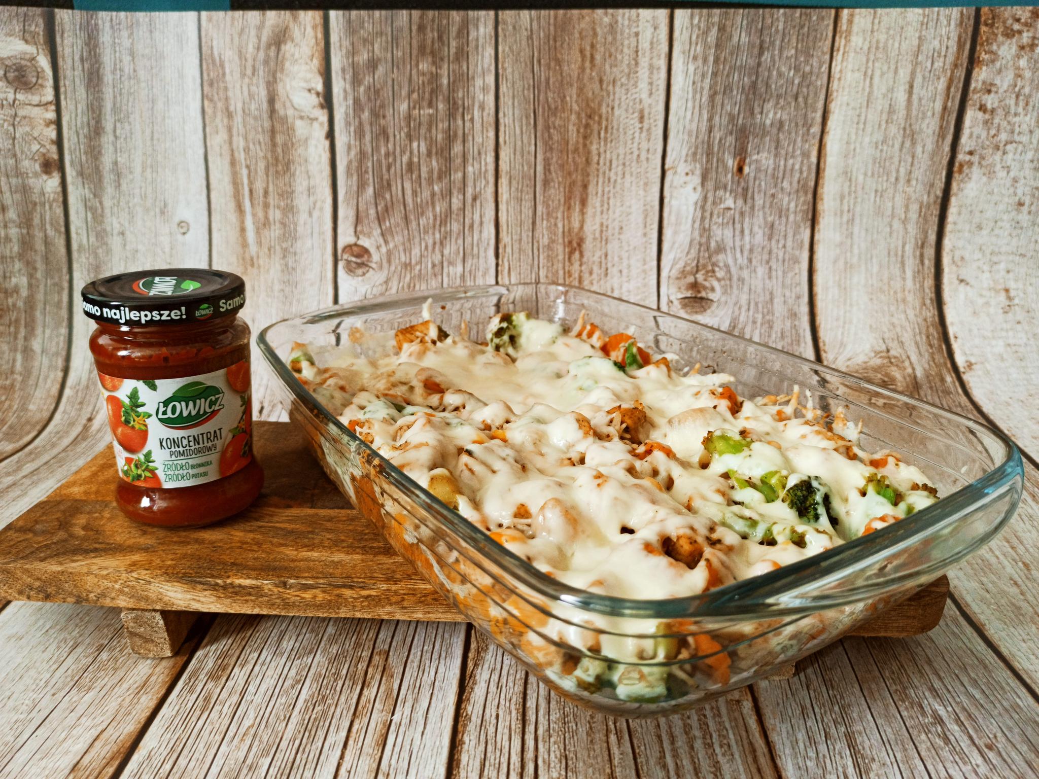 Ryżowa zapiekanka z kurczakiem i warzywami