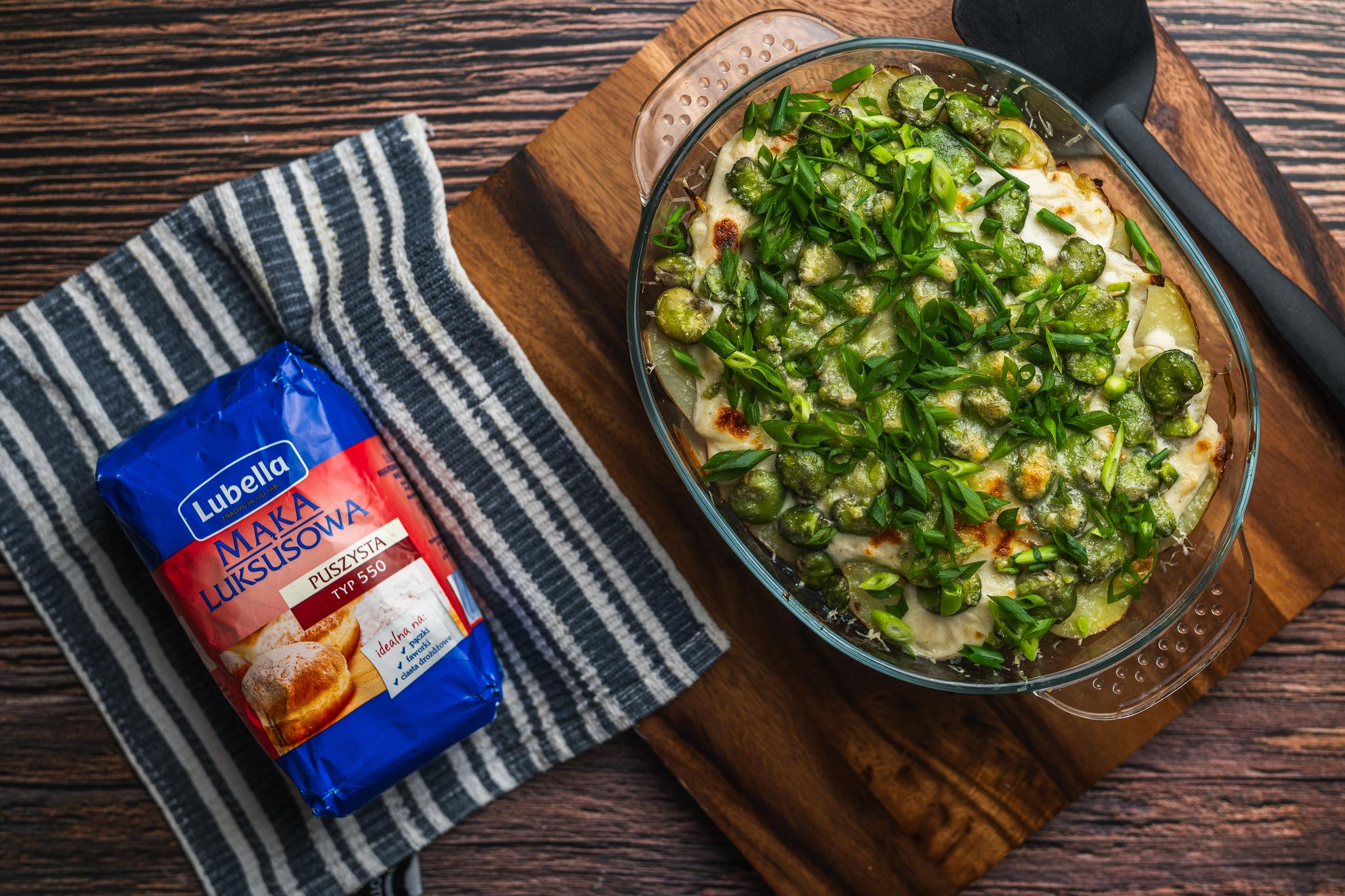 Zapiekanka z bobem i młodymi ziemniakami