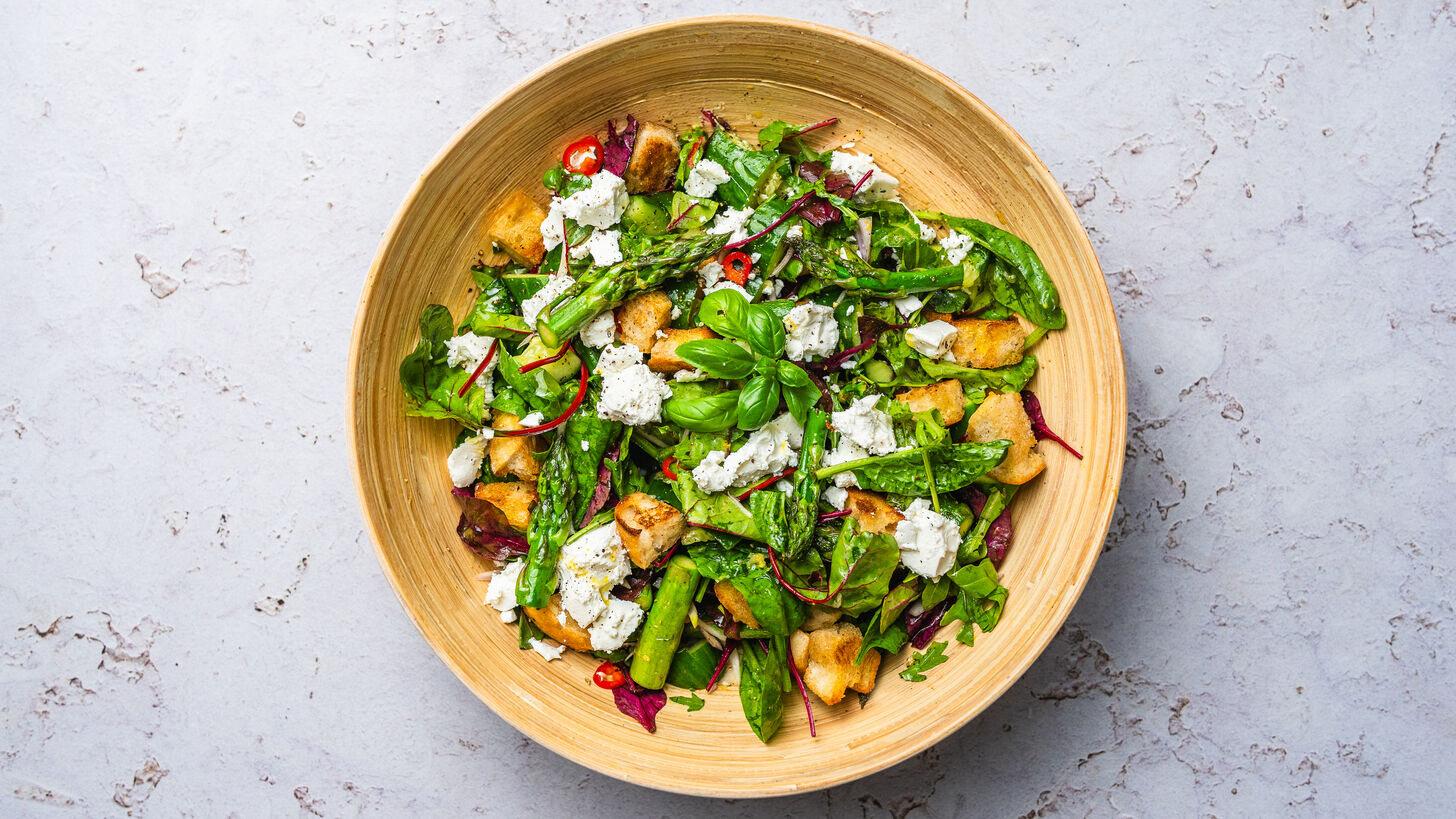 Panzanella ze szparagami