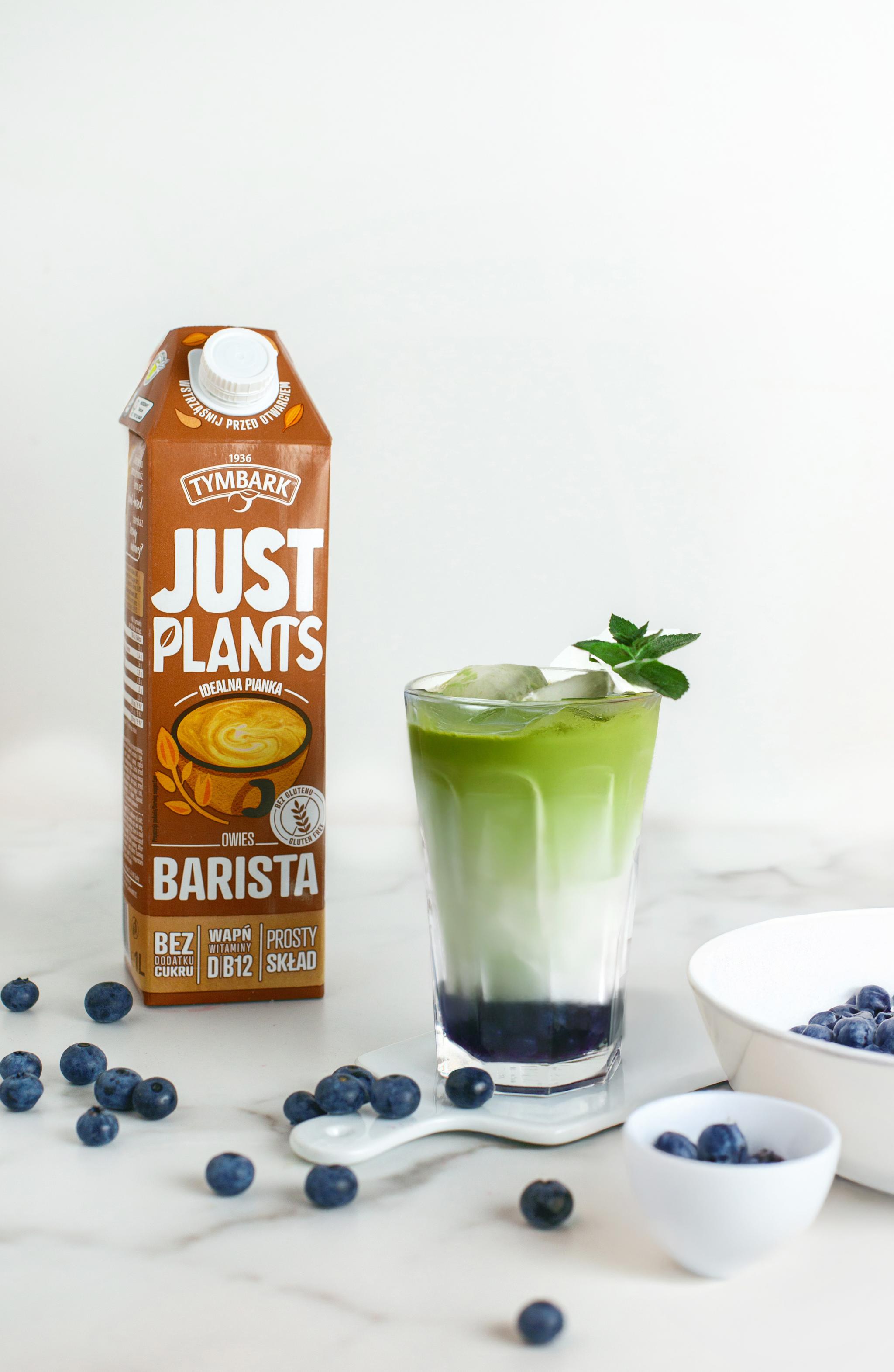 Blueberry matcha latte – matcha z borówkami