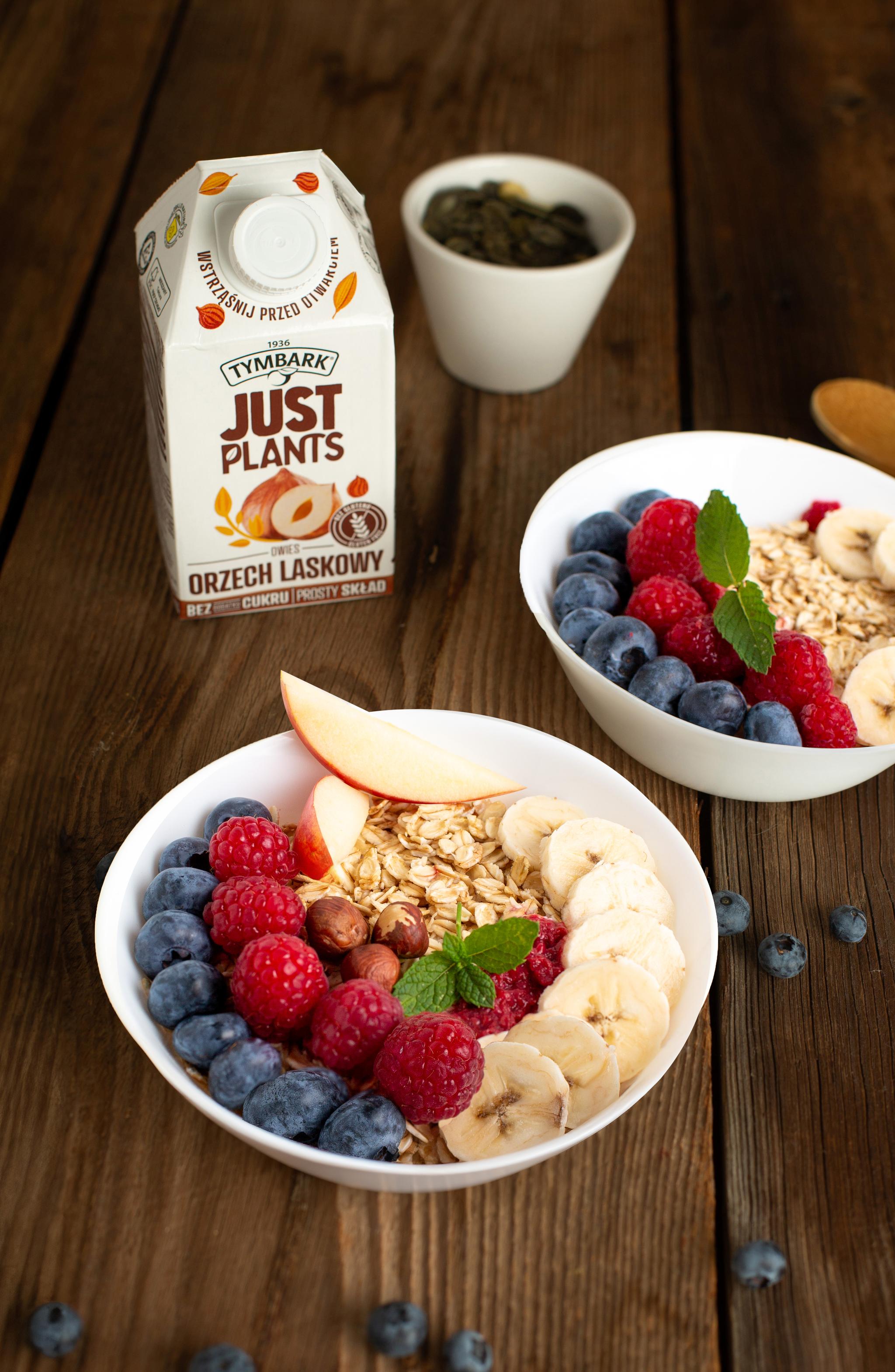 Owsianka z owocami i masłem orzechowym