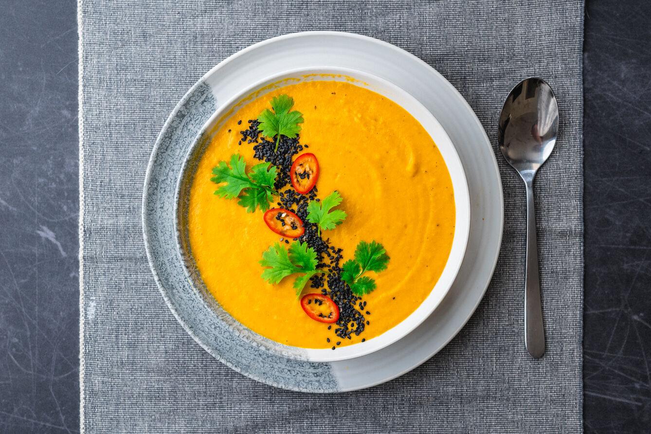 Krem z pieczonej marchewki z żółtym curry