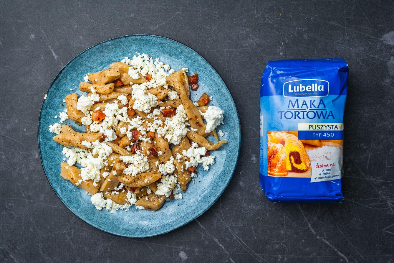 Kluski z czerstwego chleba z boczkiem i twarogiem