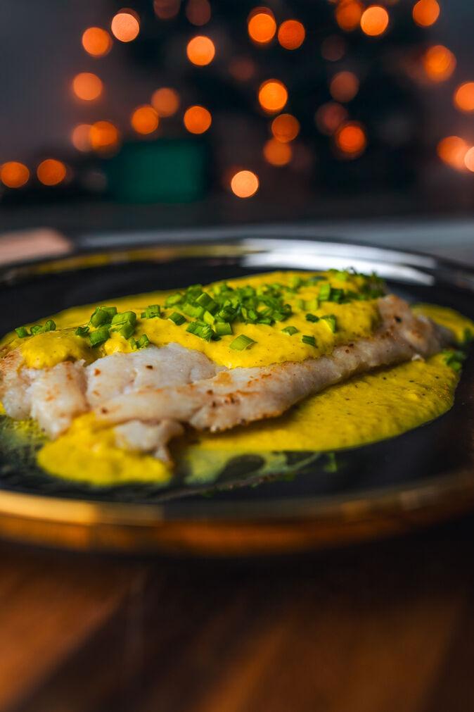 Szczupak smażony z sosem szafranowym