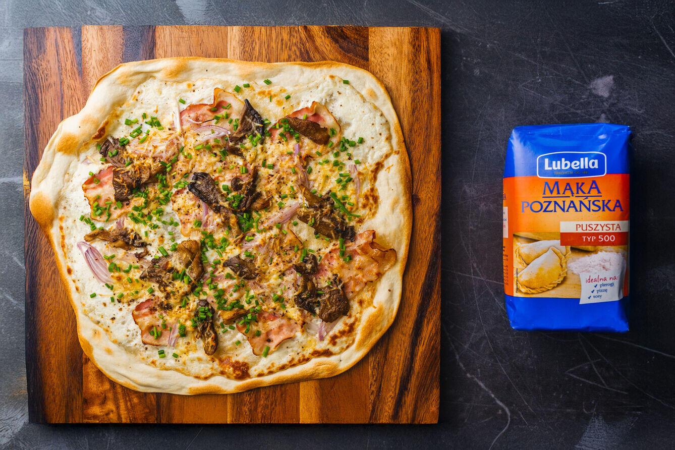 Podpłomyk z boczniakami, boczkiem i oscypkiem