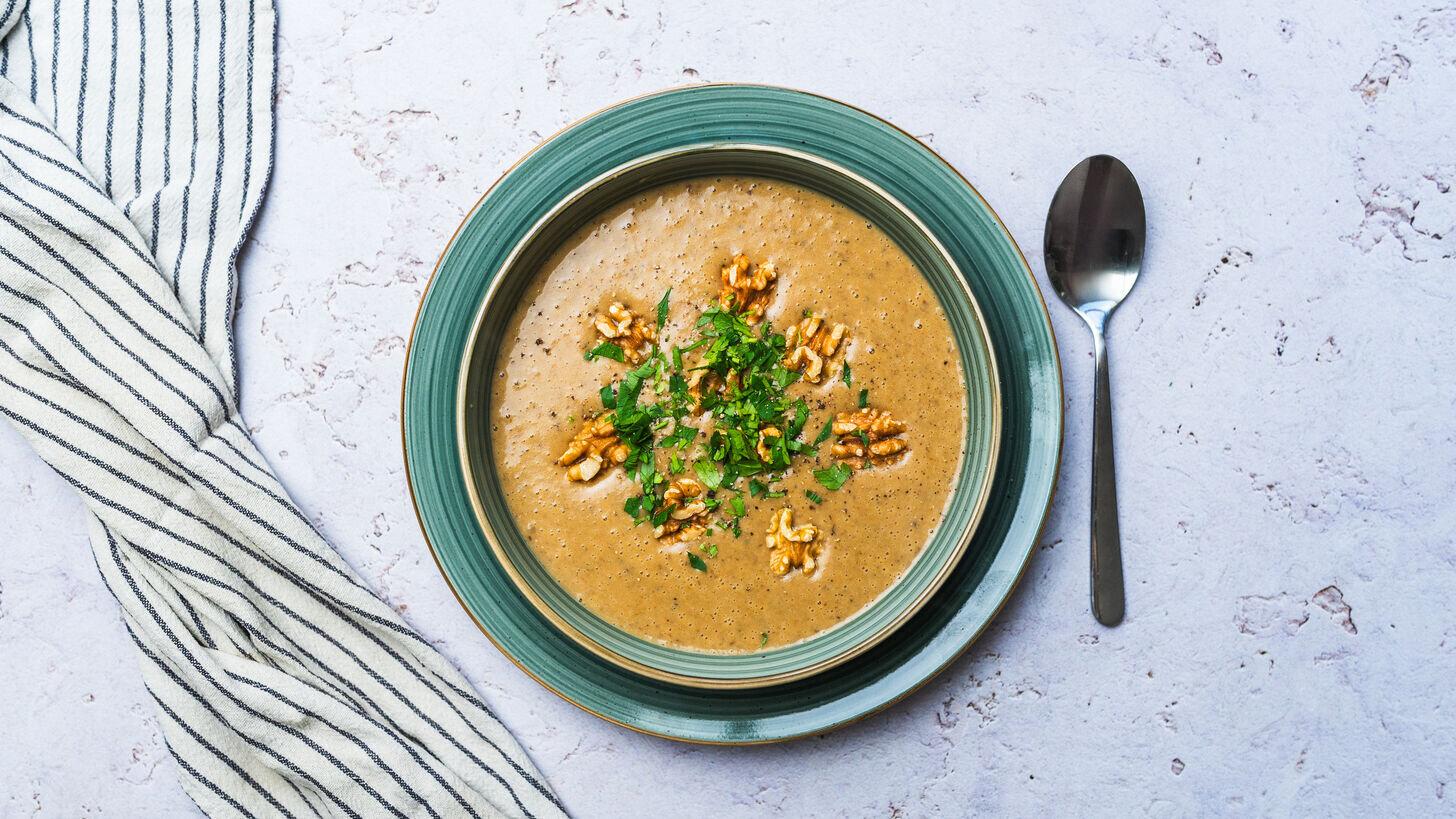 Zupa grzybowa z orzechami
