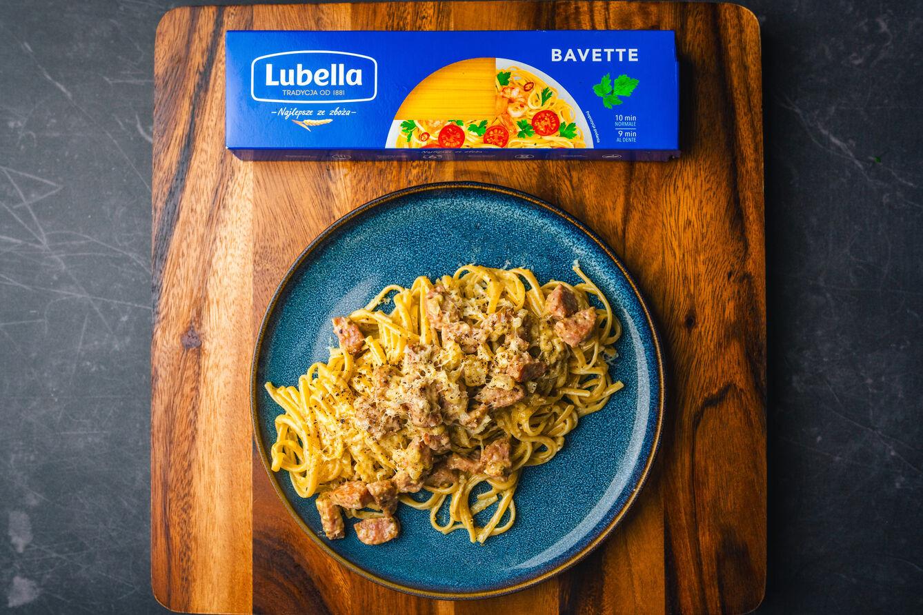 Makaron z salsiccią i kremowym sosem pesto