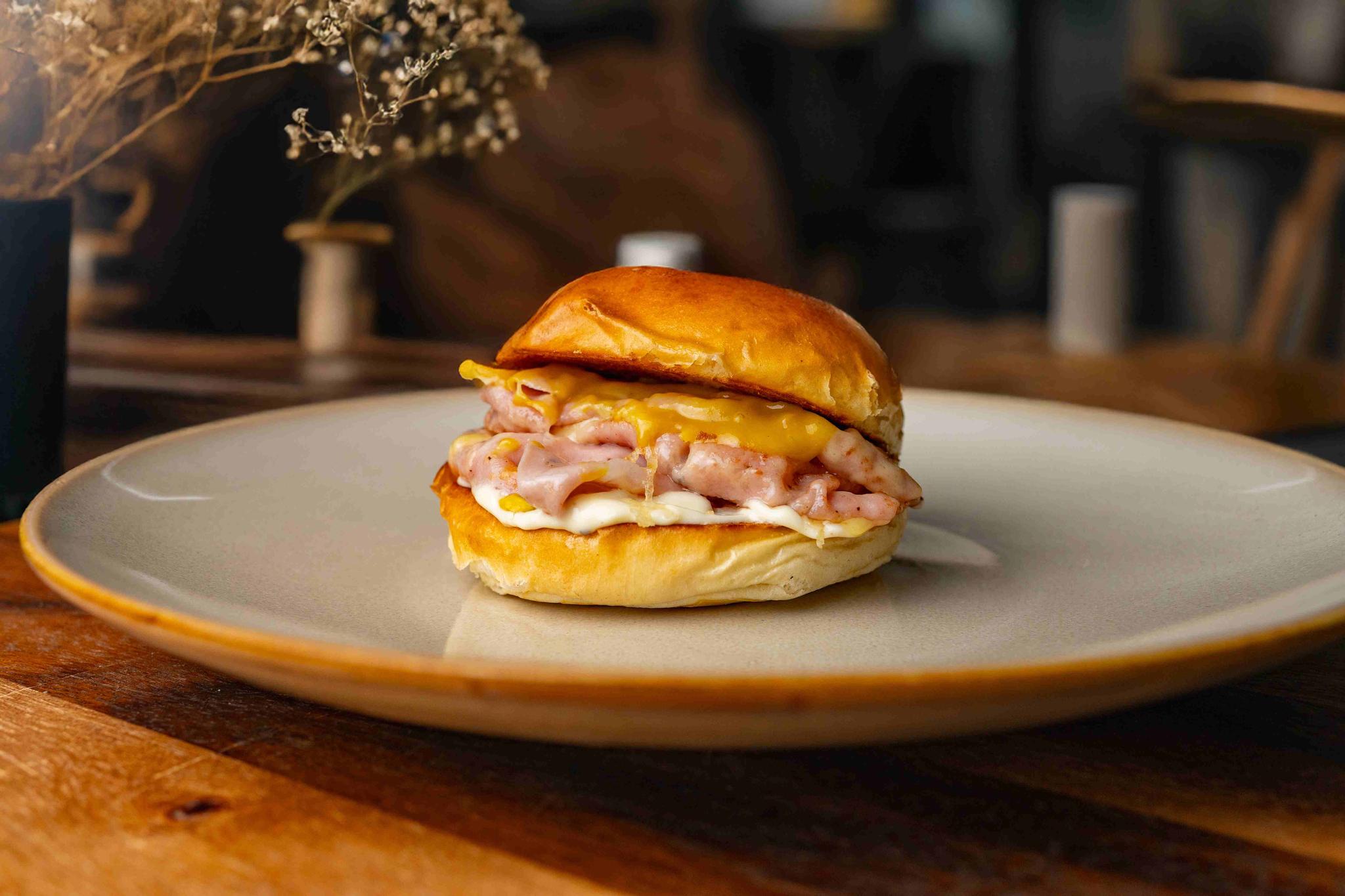 Kanapka ze smażoną mortadelą Anthonego Bourdain