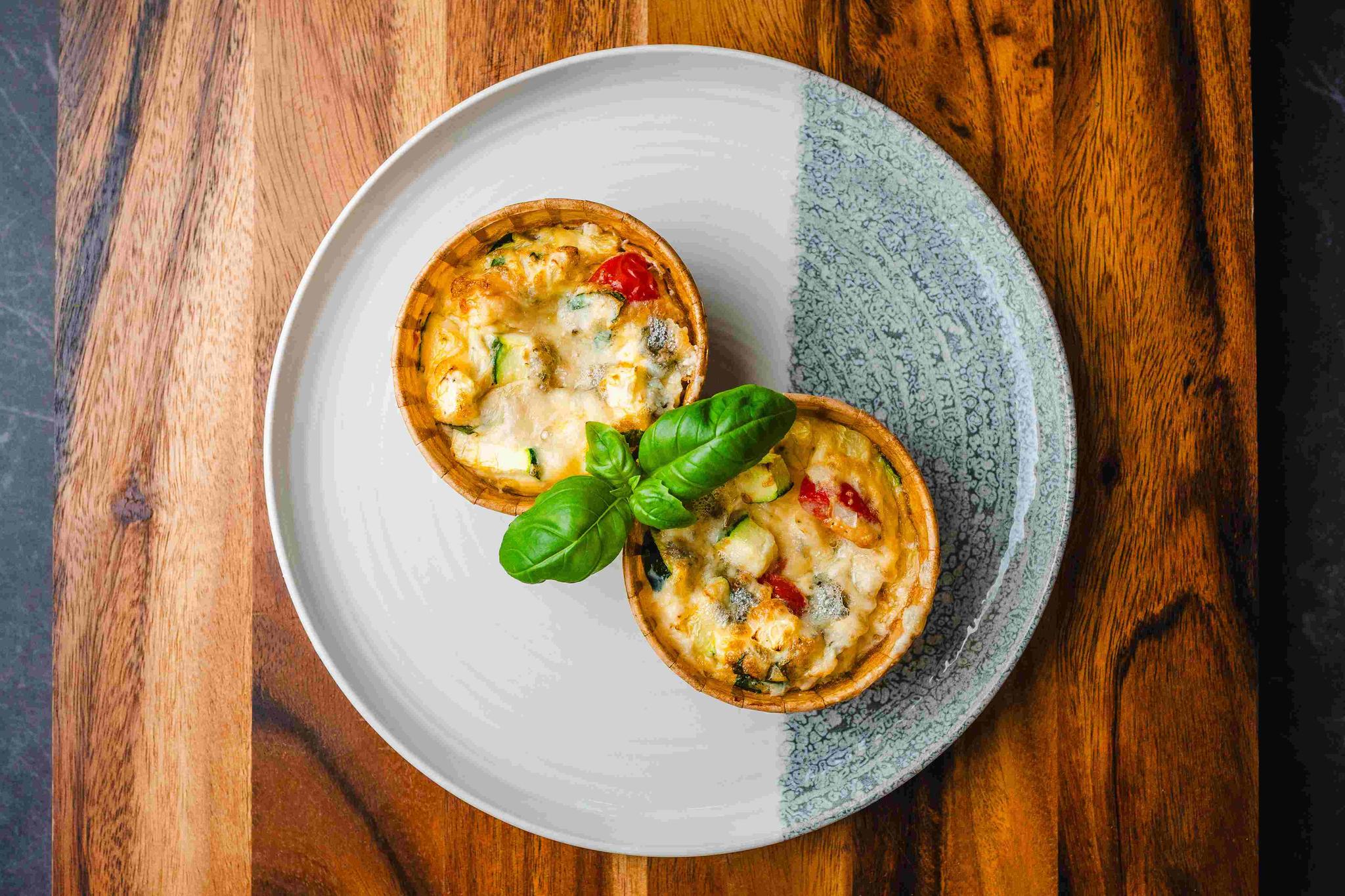 Śniadaniowe muffiny jajeczne z gorgonzolą