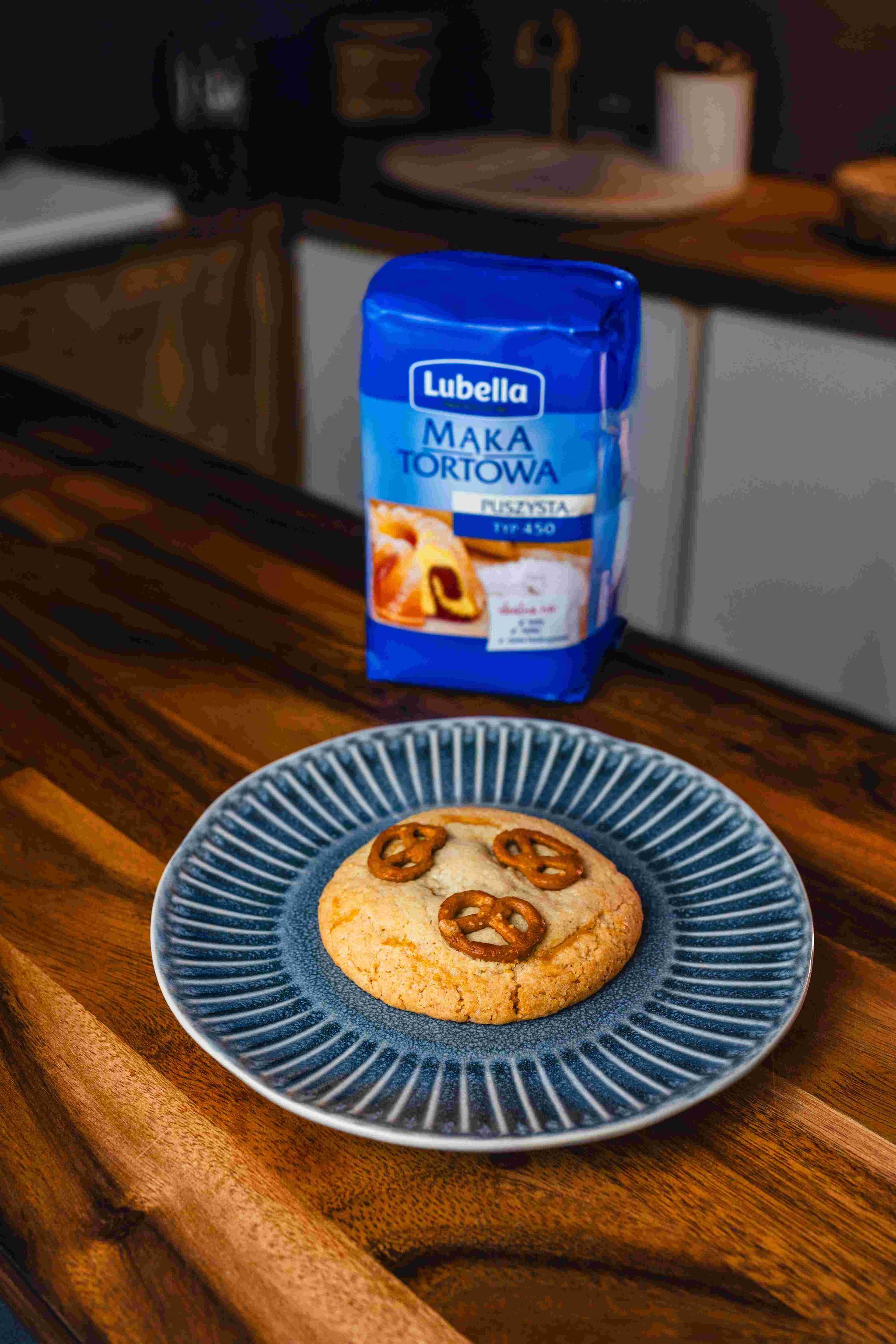 Ciastka z kajmakiem i słonymi precelkami