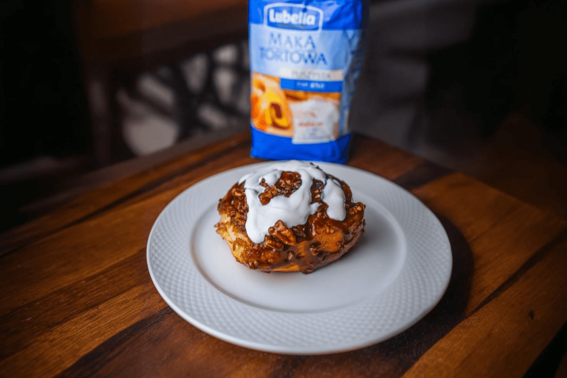Sticky buns – drożdżowe bułeczki w karmelu z orzechami