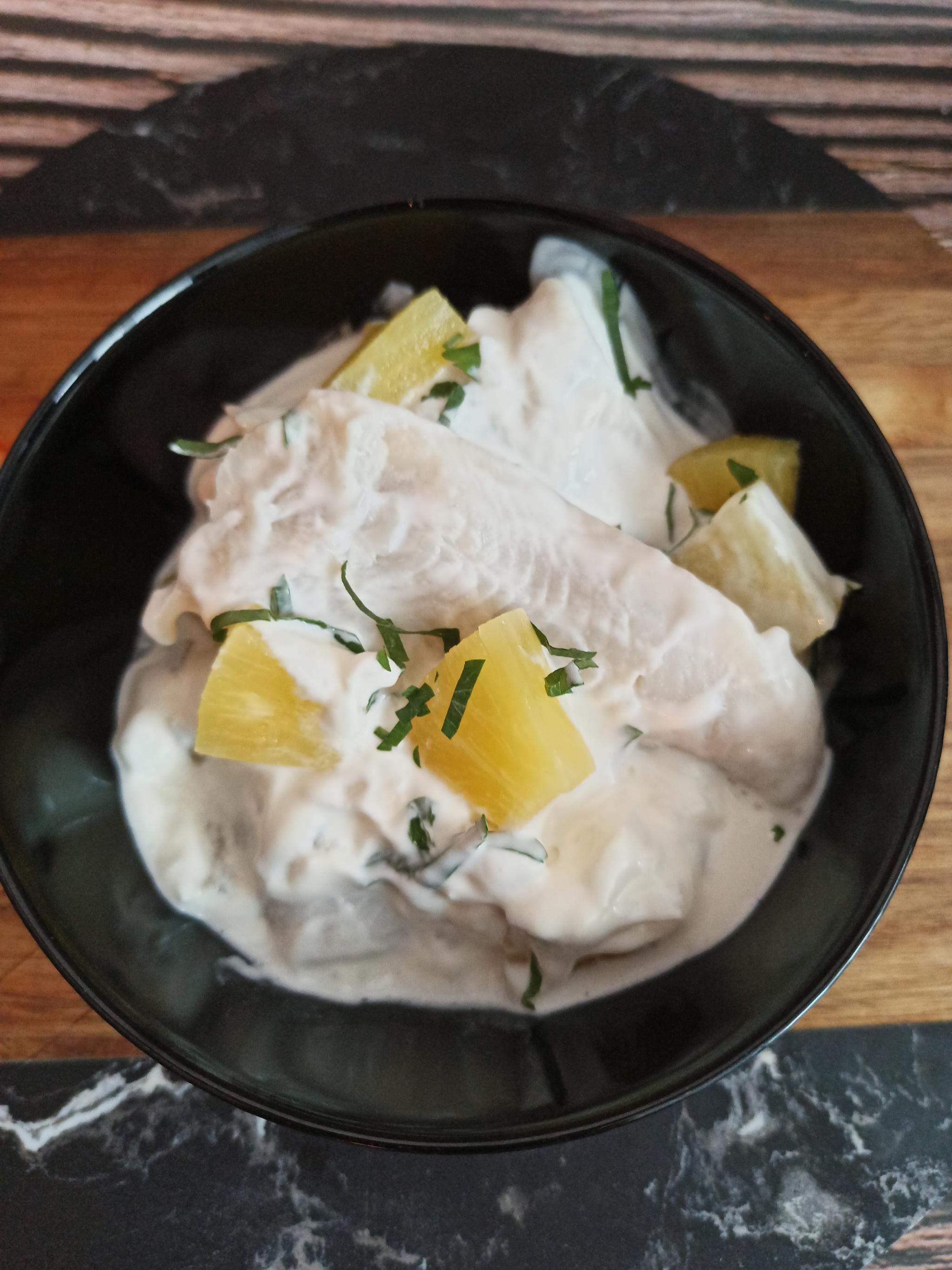 Sałatka śledziowa z ananasem