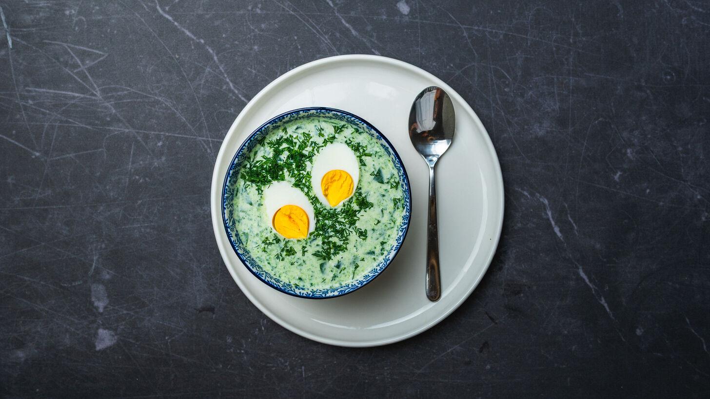 Chłodnik ze szpinaku z jajkiem