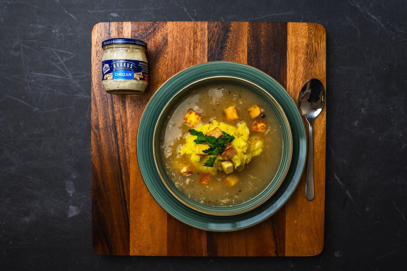 Wegański żurek z wędzonym tofu i chrzanem