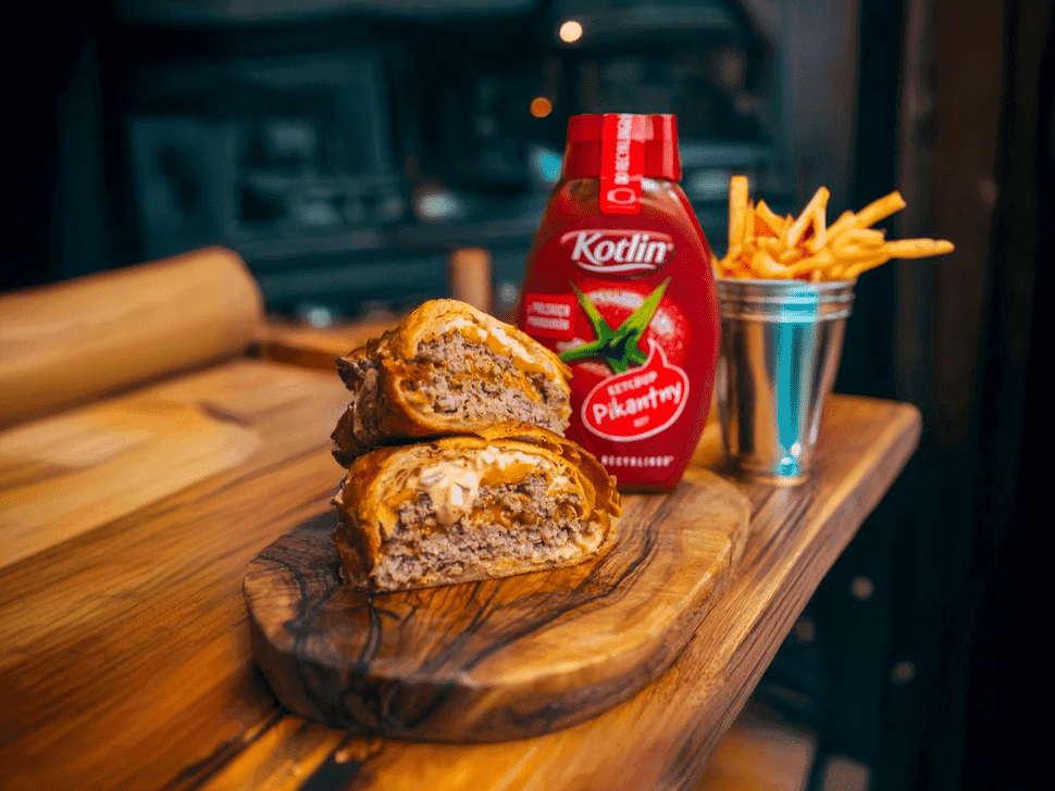 Croissant smash burger