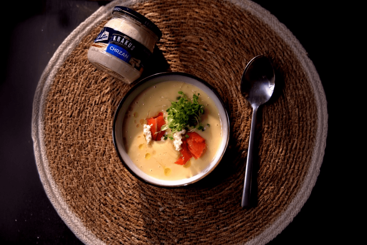 Zupa chrzanowa z wędzonym łososiem