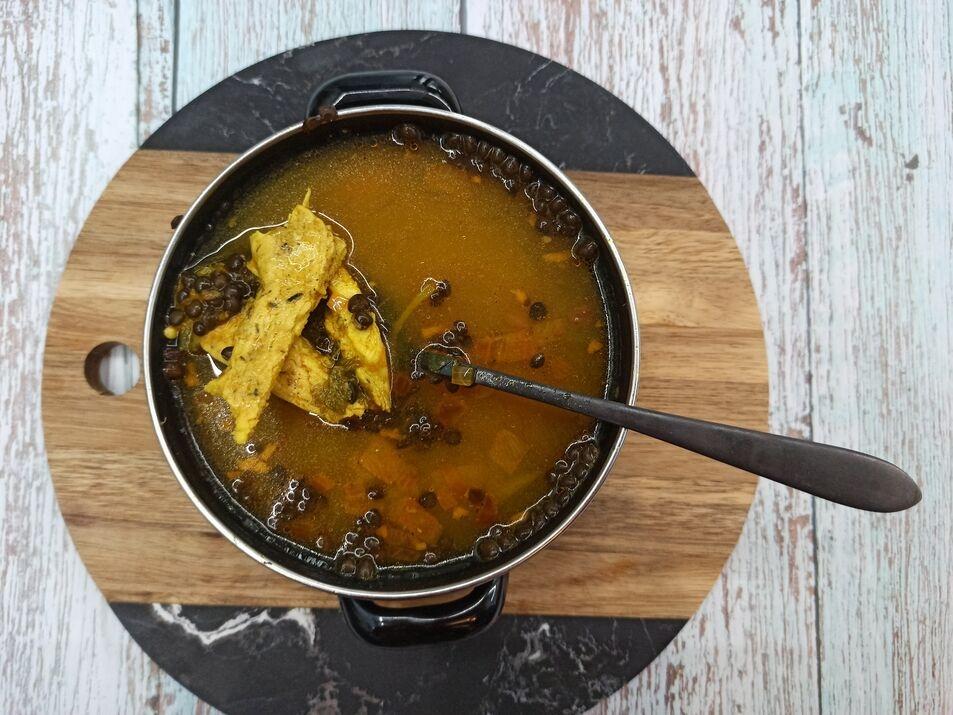 Zupa curry z warzywami i kurczakiem