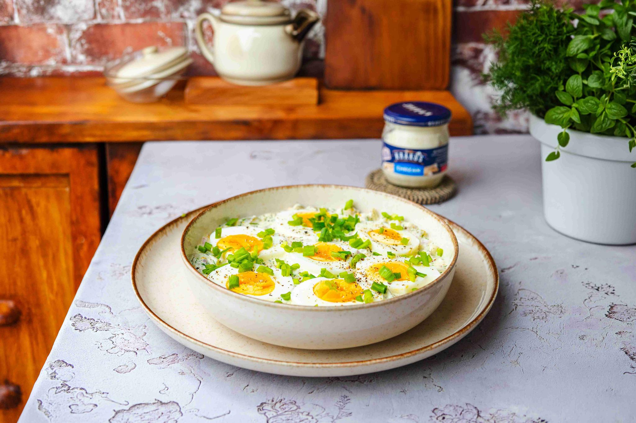 Jajka w sosie tatarskim z marynowanymi pieczarkami