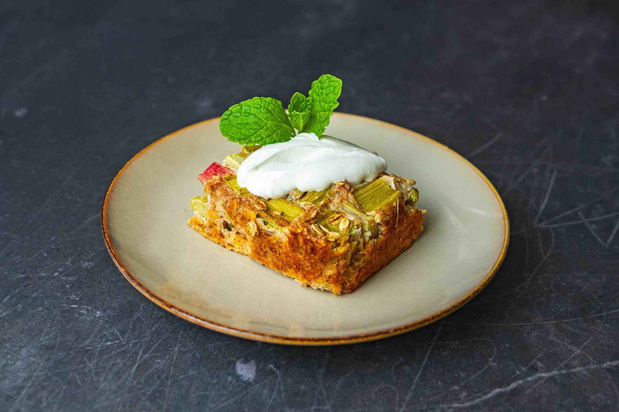 Owsianka z airfryera z rabarbarem